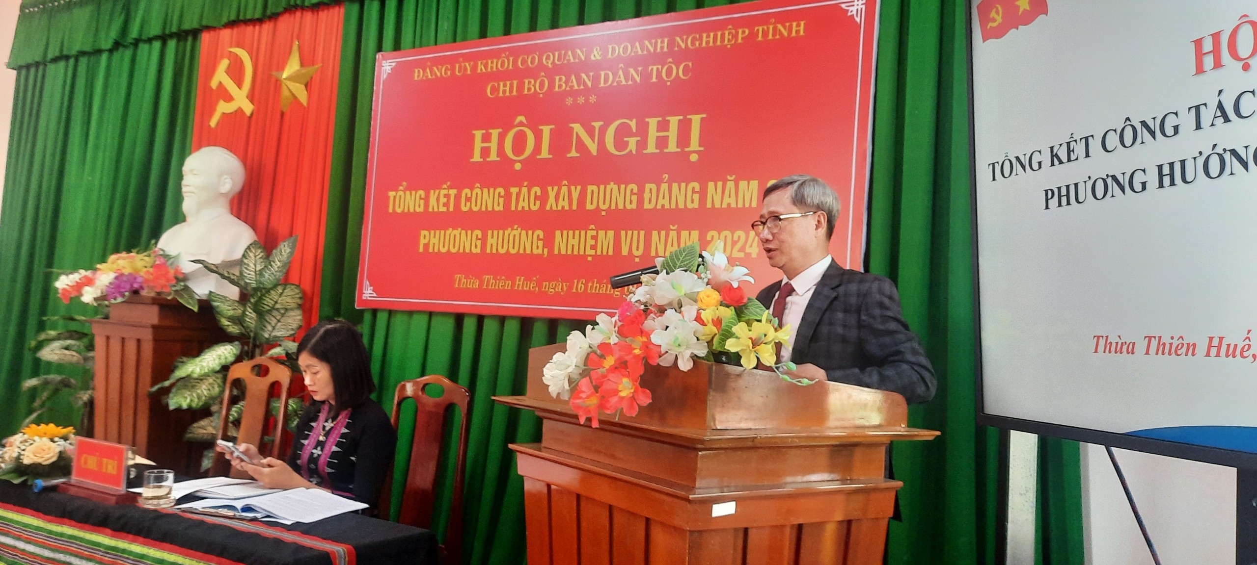 Đồng chí Lê Xuân Hải - PBT Chi bộ, Phó Trưởng ban Ban Dân tộc phát biểu bế mạc Hội nghị