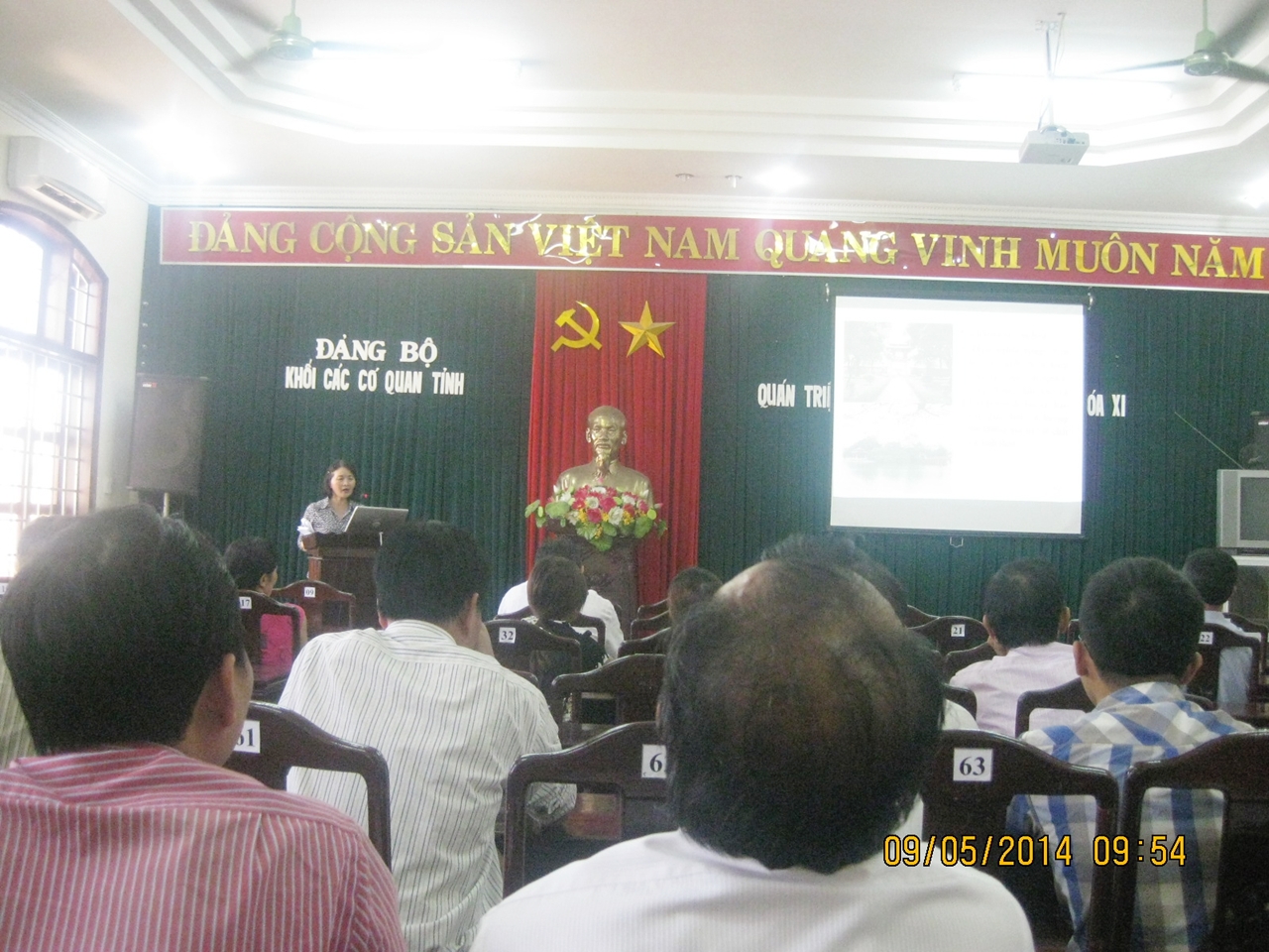 Đ/c Nguyễn Thị Yến phổ biến nội dung “Xây dựng và phát triển văn hoá, con người Việt Nam đáp ứng yêu cầu phát triển bền vững đất nước”